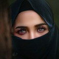 Pariz: Marokanska novinarka žaliće se zbog zabrane hidžaba na slici za pres karticu