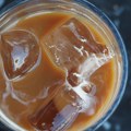 Hladna ili topla kafa: Da li temperatura utiče samo na ukus – ili i na zdravlje?