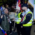 Studenti iz Novog Pazara dočekani uz povike "pumpaj", baklje i konfete u Kraljevu
