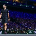 Zverev "okrenuo" Medvedeva za polufinale Pariza: Nemački teniser izgubio set, pa slavio posle drame