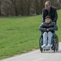 Važna odluka Vlade Srbije! Usvojen Predlog zakona o roditelju negovatelju Sleduje im 65.000 naknada i radni staž