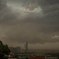Beograd na udaru! Posle 35 strpeni presecaju nas grad, grmljavina i pljuskovi, izdato posebno upozorenje za prestonicu