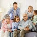 Између деце и остарелих родитеља: Генерација која више нема времена за себе