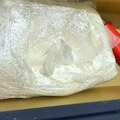 Carinski psi na aerodromu u Diseldorfu kod muškarca pronašli devet kilograma kokaina
