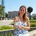 OBIČNA ILI GAZIRANA VODA: Koja bolje HIDRIRA i kako je dodatno osvežiti tokom ekstremnih vrućina?