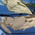 Balon pun vode bačen sa zgrade oštetio automobil u Dubočici, policija traga za počiniocem