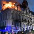 Situacija u Francuskoj izmiče kontroli! Demonstranti zapalili zgradu opštine, pojavili se šokantni snimci!