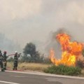 Beže i turisti i meštani: "Ništa se ne vidi od dima": Veliki požar kod Šibenika, vatra opkolila kuće, jak vetar…