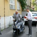 Dva skutera na poklon: Opština Vračar brine o bezbednosti svojih sugrađana