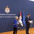 Ursula maše "šargarepicom": A Vučiću bilo "meko i nežno"