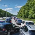 (VIDEO) Velika gužva na graničnom prelazu s Hrvatskom, kolona vozila duža od 2 km