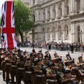 Hiljade ljudi u centru Londona obeležava 80. godišnjicu Dana pobede u Evropi
