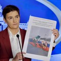 SKC u blokadi odgovorio Ani Brnabić: Zastava pronađena isprljana, kao takva bila deo izložbe