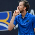 Žestoka reakcija ruskog tenisera: Medvedev poludeo, "svađao" se sa celim stadionom (video)
