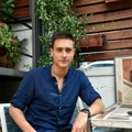 Našem glumcu se deformisalo lice: Slikao se sav otečen, pa objasnio šta mu se desilo: "Povraćao sam ceo dan"