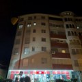 "Čuli smo vrisak i udarac, ljudi su potrčali": Detalji pada dečaka sa zgrade u Novom Pazaru, teško je povređen