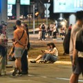 (Фото, видео) блокаде у Београду: Демонстранти блокирали раскрсницу на Аутокоманди, Новосађани прилазе Петроварадинској…