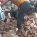 Škola se srušila na decu, ima mrtvih: Tragedija u Indiji, još desetine zarobljene ispod ruševina (video)