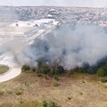 (VIDEO) Kragujevac: Požari u Grošnici – vatra pretila da da ugrozi pogone kompanije PMC