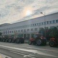 Počeo dvodnevni protest poljoprivrednika u Novom Sadu: Prvi traktori stigli kod ograđene Banovine, saobraćaj se odvija…