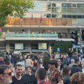 Okupljanje studenata i građana ispred Pravnog fakulteta, najavljena šetnja do RTS-a
