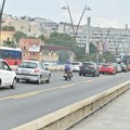 Automobil se prevrnuo na krov na Brankovom mostu, jedna osoba povređena, usporen saobraćaj