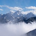 Telo alpiniste zamrznuto već 30 godina na Mont Everestu: Indija pokušava da ga izvuče sa visine od 8.500 metara