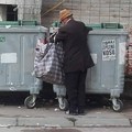Više od trećine građana Srbije teško sastavlja kraj sa krajem, siromaštvo se politički zloupotrebljava