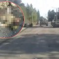 Horor snimak iz Ukrajine: Dron razneo oklopno vozilo, raskomadana i ugljenisana tela leže na putu, nije ih moguće ni…