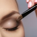 Nanošenje senke za oči “pantyhose” tehnikom: Makeup koji osvaja svet!