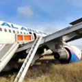 (FOTO) Ruski avion sa 159 putnika prinudno sleteo u polje
