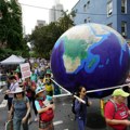 Više od 75.000 ljudi u Njujorku protestovalo protiv fosilnih goriva