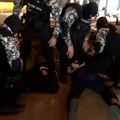 MUP objavio snimak hapšenja braće Hofman: Specijalci ih oborili na pod u restoranu