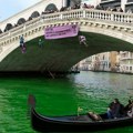 Italijanski ekološki aktivisti obojili vode Venecije zelenom bojom