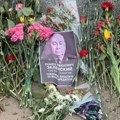 "Oprostite mi zbog unuka izdajice" Poruka sa likom dede Zelenskog u Berlinu (video)