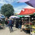 Šok na srpskim pijacama: Ovo voće je skuplje od pečenja, retko ko ga kupuje