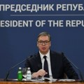 Vučić dodelio orden novinarki RTS-a koja je vodila vesti u vreme studentske blokade: Odlikovana i pevačica Cakana