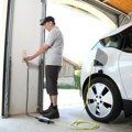Električni automobili na udaru: Švajcarska planira novu taksu za vozače