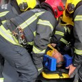 (Video) Znate li koliko je teška oprema vatrogasca koji utrčava u višespratnicu Nećete verovati o kojoj je cifri reč