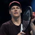 Siner bez izgubljenog seta u polufinalu Završnog mastersa