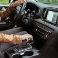 Jedna navika uništava menjač u automobilu svi vozači ovo rade, a šteta može da bude ogromna