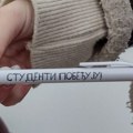 У Крагујевцу подела налепница „Студенти побеђују” на осам локација