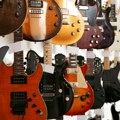 Sakupio 60 gitara pod jednim krovom: Dušanov dom u Lukićevu postao muzej rokenrola