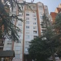 Misterija smrti majke i sina u soliteru u Nišu: Na telima nisu pronađeni tragovi nasilja, istraga se nastavlja