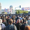 Veliki broj građana odaje počast generalu Mladiću: Evo ko je sve došao od poznatih ličnosti