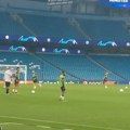Golmani su bili posebno vredni: Trening Crvene zvezde na stadionu Mančester sitija pred start Lige šampiona (video)