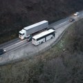 Teška saobraćajna nesreća kod Čačka: Automobi udario u divlju svinju, pa u autobus, poginuo mladić (18)