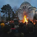 Badnje veče u Srbiji – pale se badnjaci ispred hramova (FOTO)