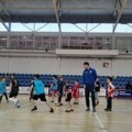 U okviru Božićne škole radi više od 10 škola fudbala – Škola fudbala FK Radnički, jedna od najmasovnijih