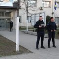 Opkoljena srpska ambulanta u Prištini: Policija tzv. Kosova upala u objekat (video)